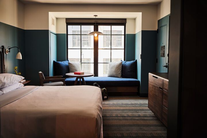 Room 42 of 111