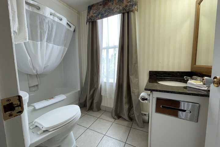 Room 32 of 58
