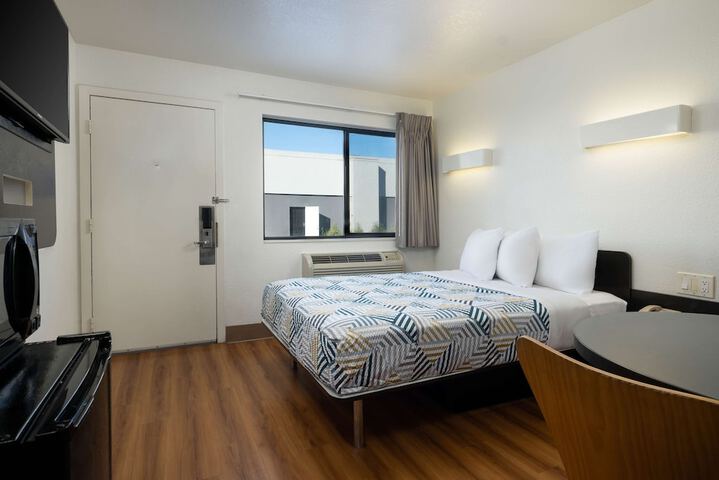 Room 21 of 37
