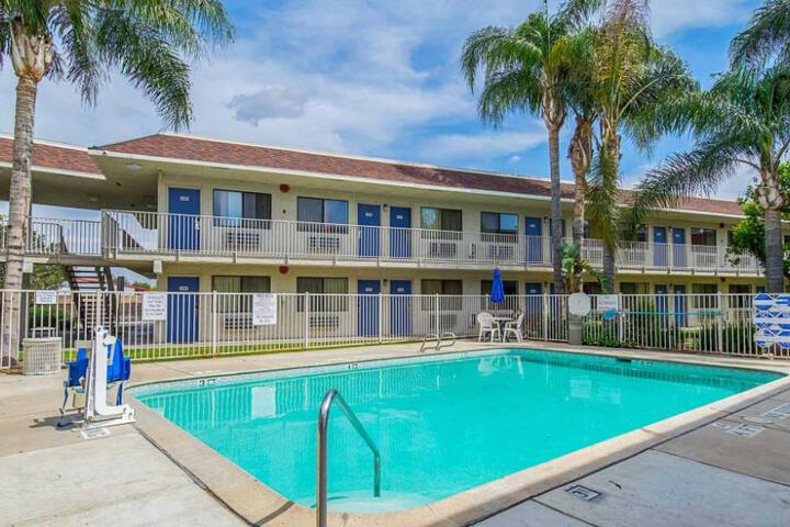 Motel 6-Bakersfield CA - Airport