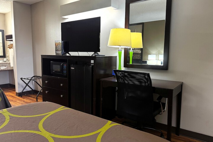 Super 8 by Wyndham Alexander City