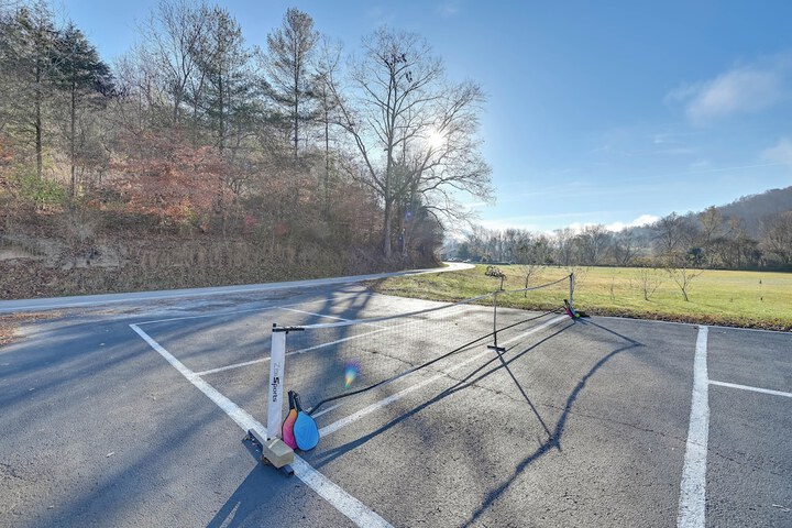 Secluded Retreat: Bbq Lawn Games, & Fire Pit!