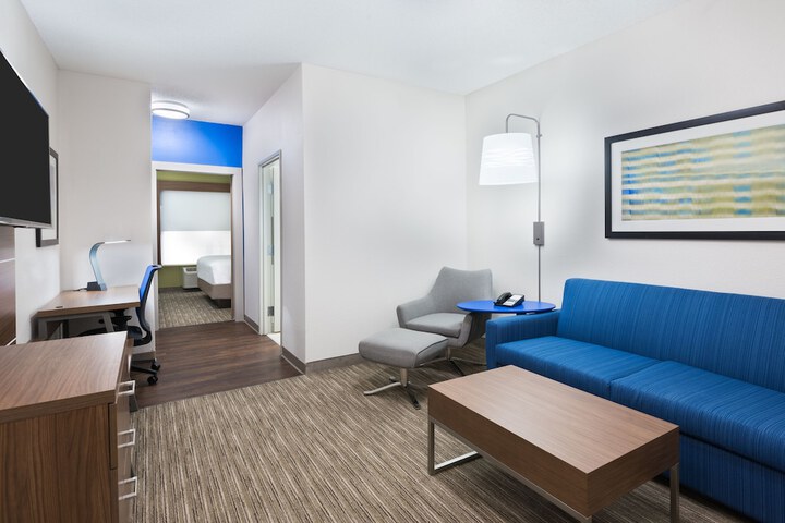 Room 15 of 48