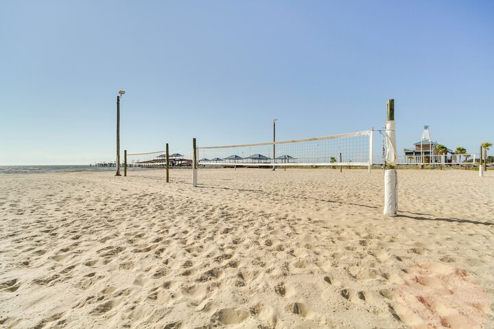 Waveland Vacation Rental - Walk to the Beach!