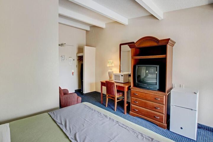 Room 14 of 23