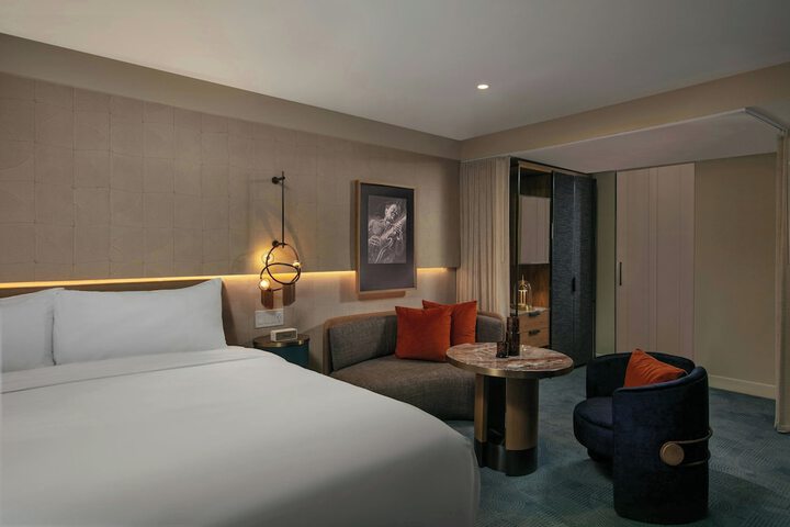 Room 48 of 100