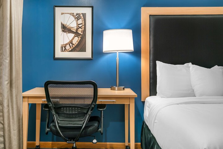 Room 11 of 33