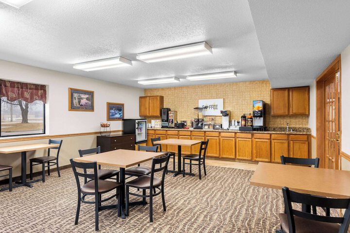 Super 8 by Wyndham Oelwein