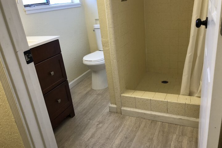 Cedar Inn & Suites