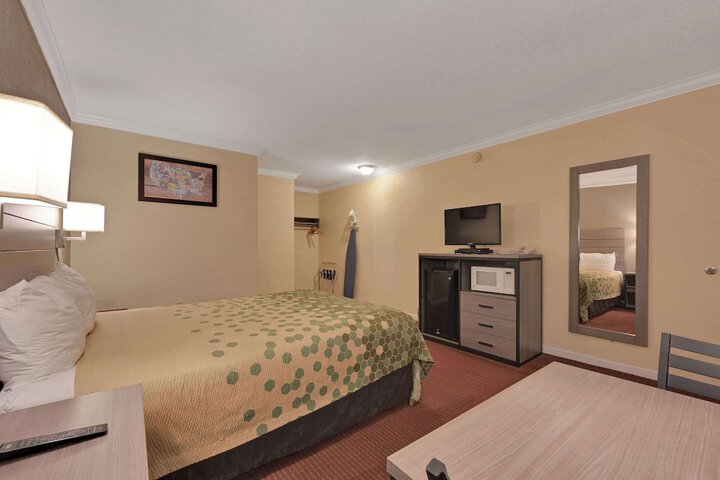 Room 27 of 49