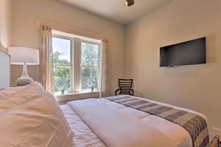 Modern Main St. Apt in Downtown Waynesville!