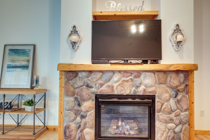 Lake Minocqua Condo w / Shared Fire Pit!
