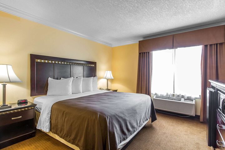 Room 30 of 39