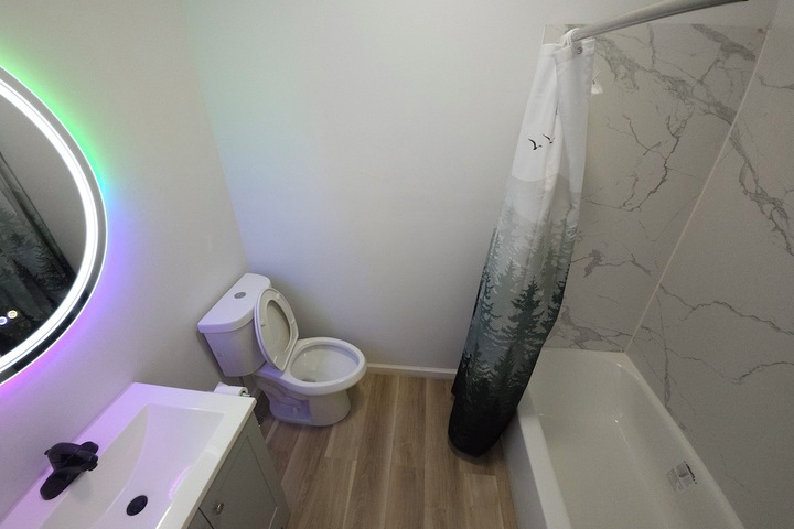 Room 9 of 11