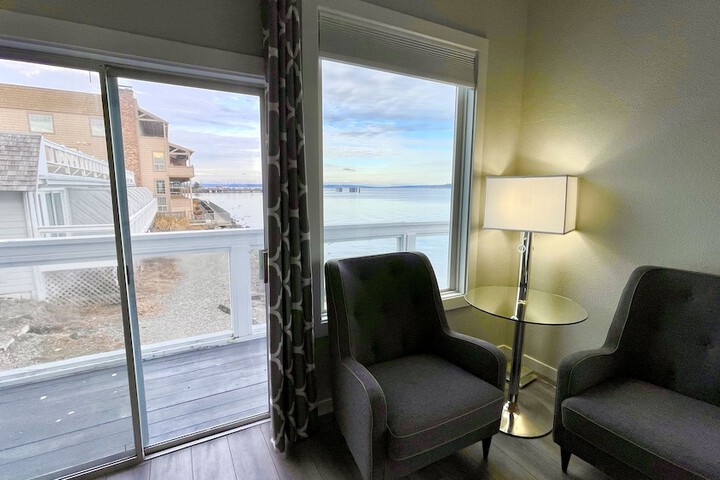 Tides Inn & Suites