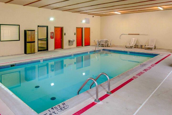 Comfort Suites Pittsburgh Airport