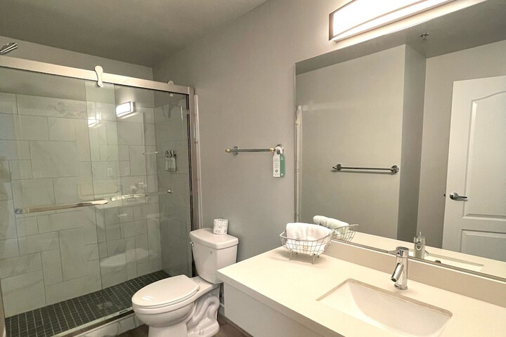 Tides Inn & Suites