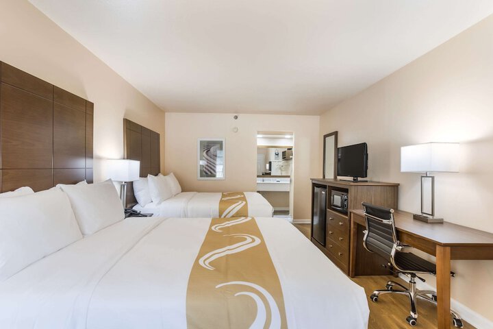 Room 32 of 40