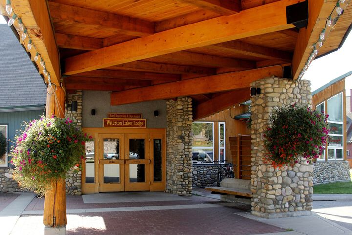 Waterton Lakes Lodge Resort