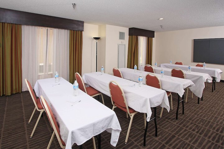 Hampton Inn & Suites Valdosta / Conference Center