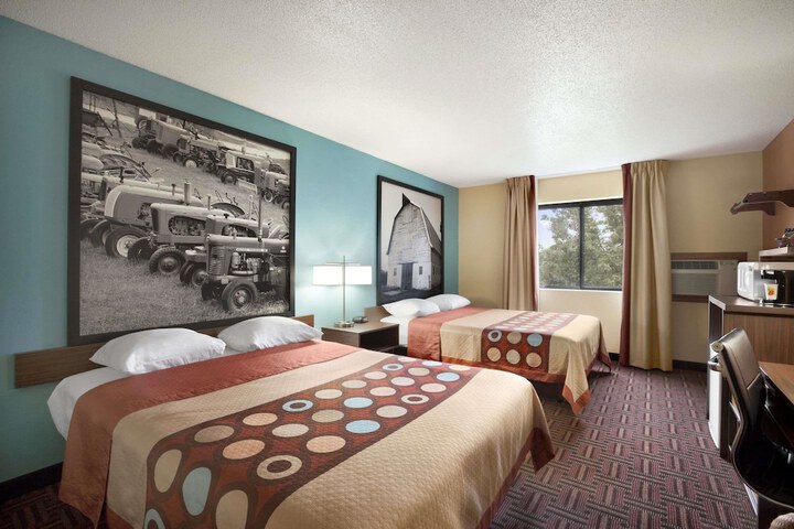 Room 6 of 14