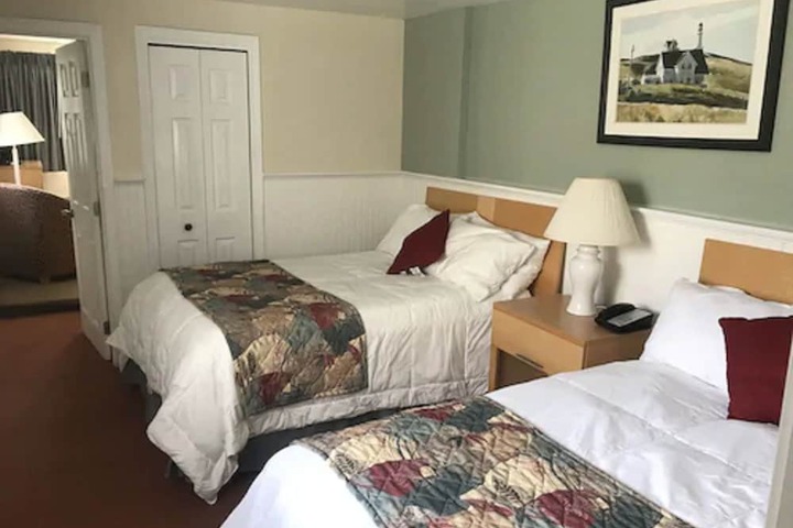 The Corsair & Cross Rip Oceanfront Resort