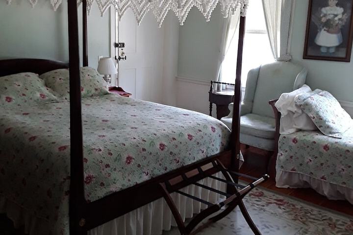 Room 27 of 33