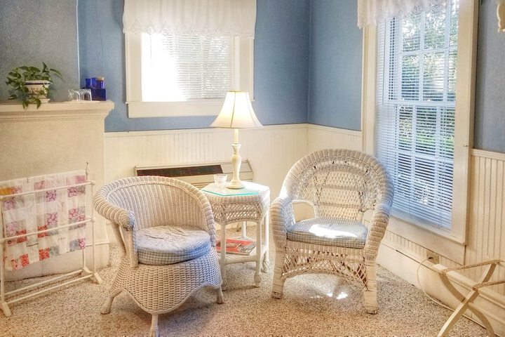 Room 10 of 27