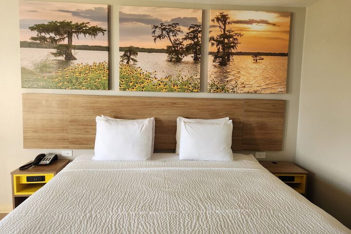 Room 8 of 19