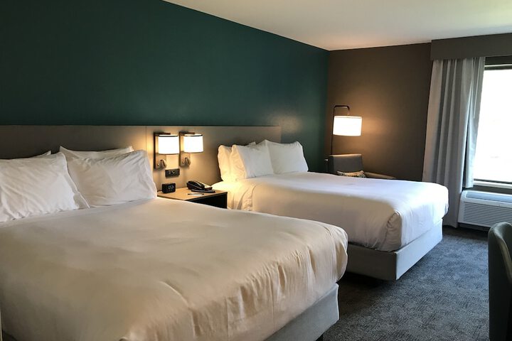 Comfort Inn & Suites NW Milwaukee