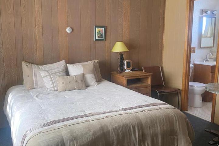 Tolsona Lake Lodge