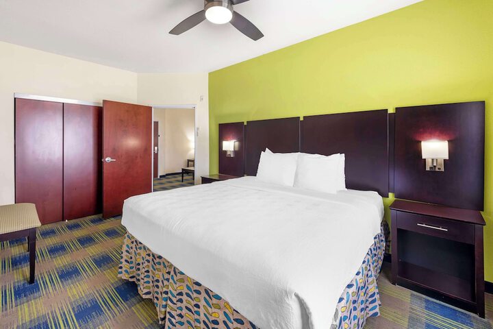 Room 34 of 42