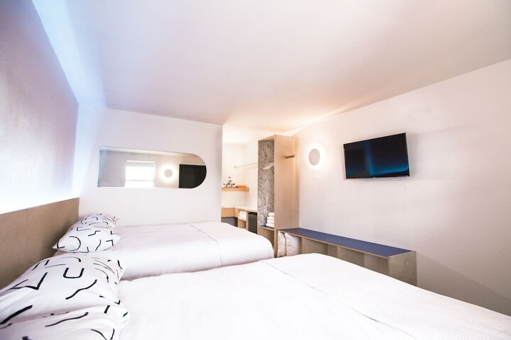 Room 29 of 35