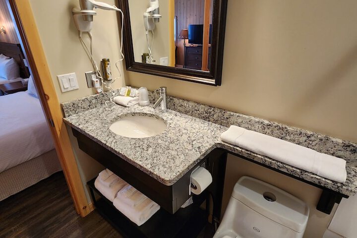 Aspen Village Inn