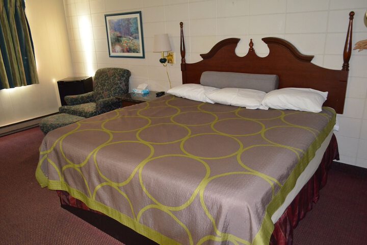 Room 11 of 37