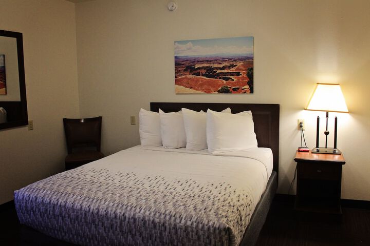 Room 33 of 100