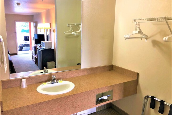 Rodeway Inn Copper Stay Benson AZ I-10 Exit 304