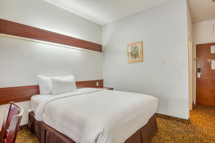 Room 10 of 40