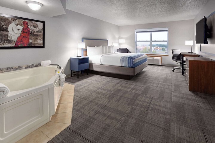 AmericInn by Wyndham Iron Mountain