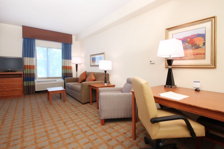 Hampton Inn & Suites Ontario