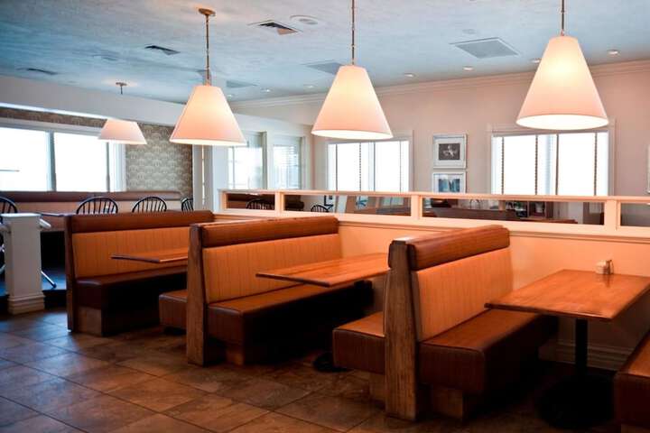 Dining 80 of 92