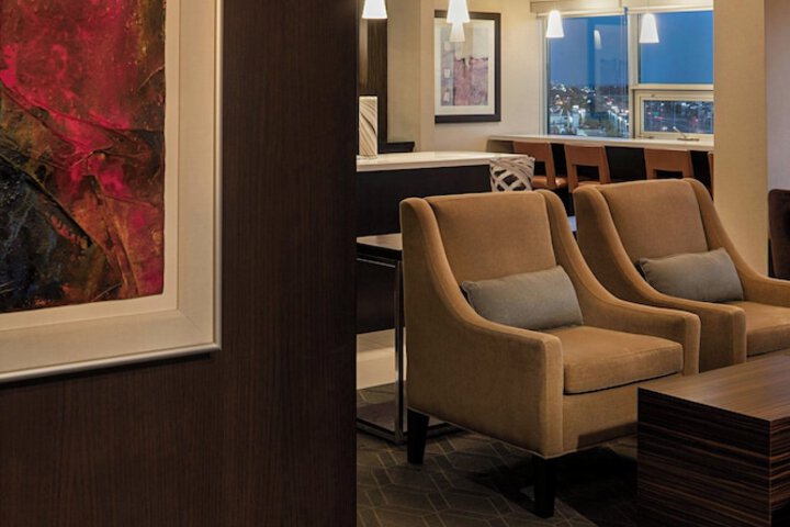 Lounge 56 of 61