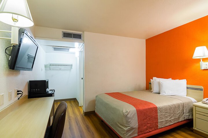 Room 30 of 33