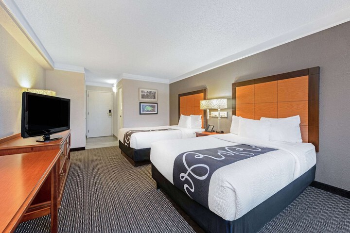 Room 10 of 27