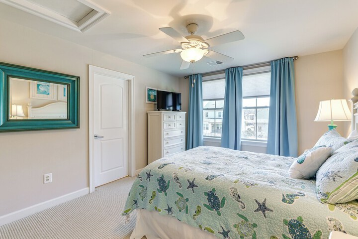 Swim Hike & Chill: Spacious Ocean View Townhome!