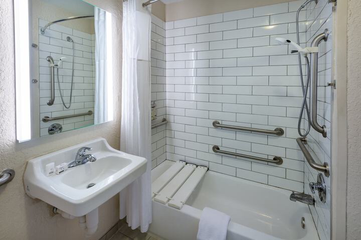Room 15 of 26