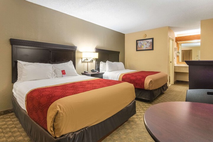 Econo Lodge Hillsboro I-35