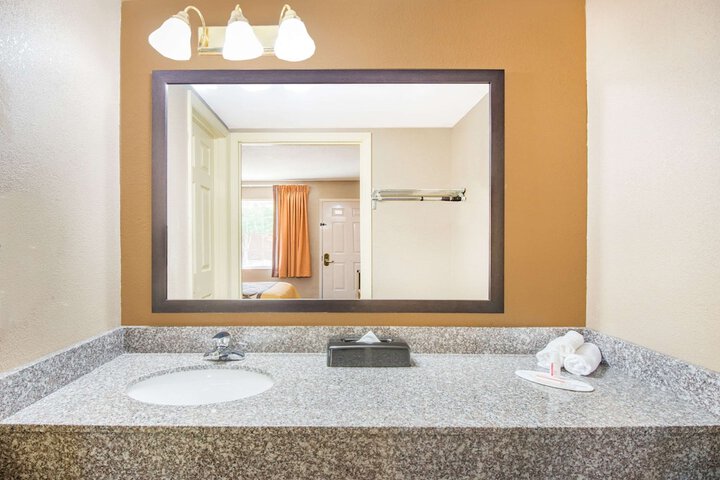 Room 10 of 21