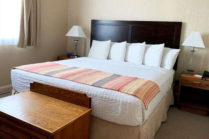 Coachman Inn & Suites