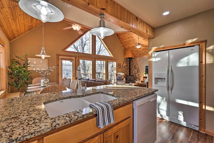 Pet-friendly Grand Lake House w / Dock & Kayaks!